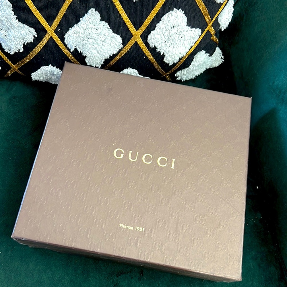 Gucci Designer shoe box. Size 8